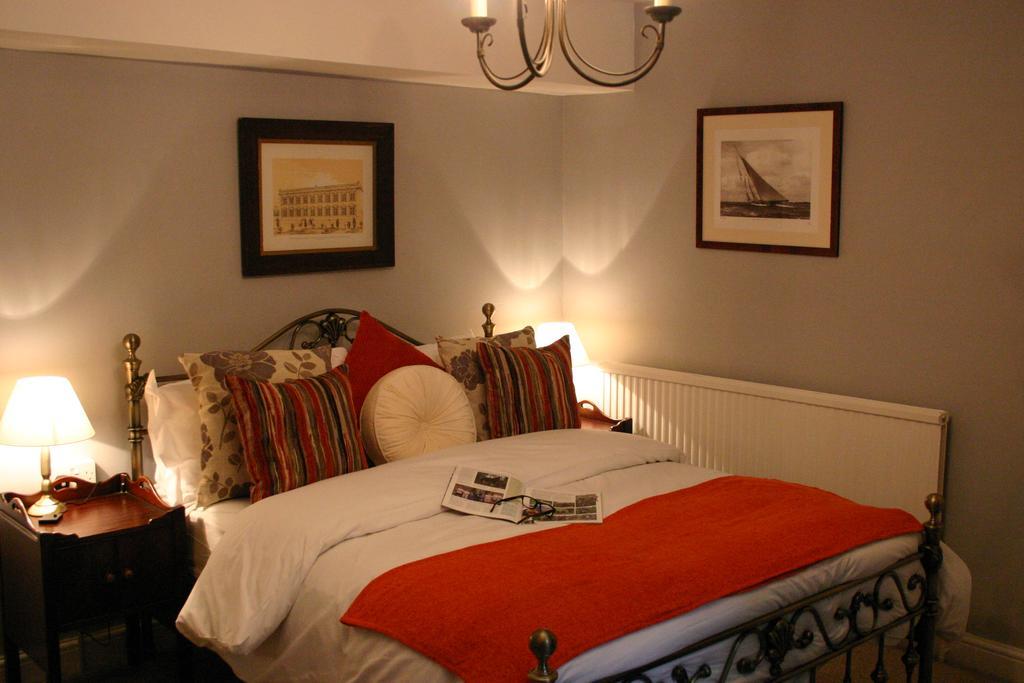 Horse & Groom B&B Westbury  Exterior photo